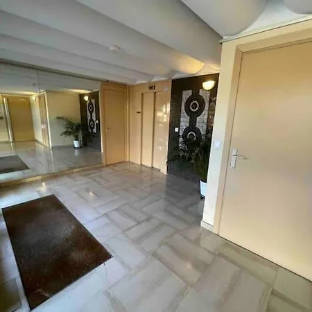 Grand Dans Avec Piscine