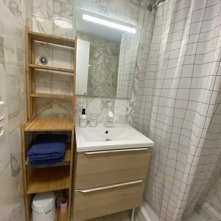 Grand Dans Avec Piscine