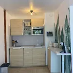 Апартаменты Grand Dans Avec Piscine Йер