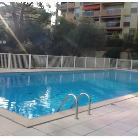 Grand Dans Avec Piscine Appartement