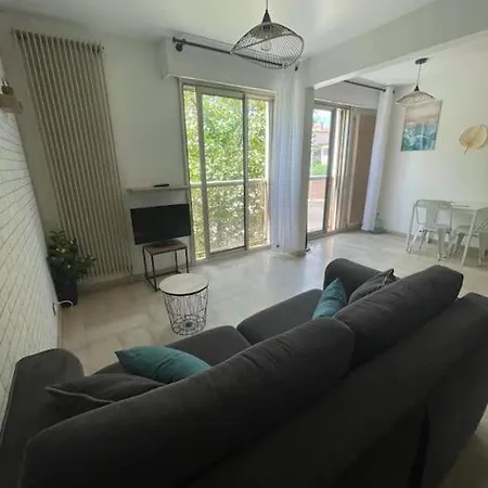 Grand Dans Avec Piscine Hyères