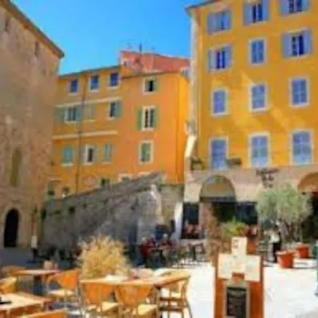 Grand Dans Avec Piscine