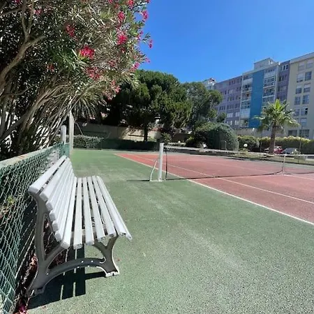 Appartement Grand Dans Avec Piscine *