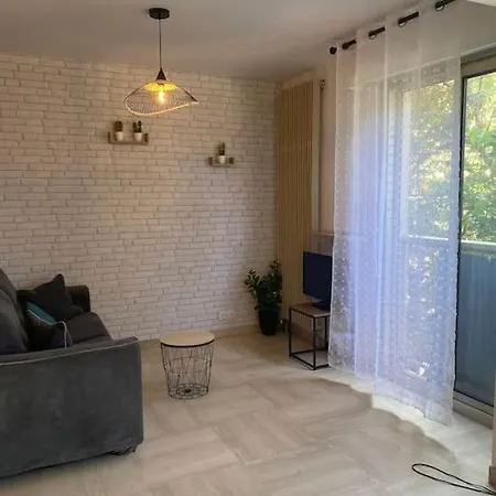 Grand Dans Avec Piscine