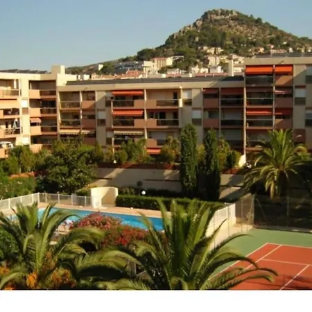 Appartement Grand Dans Avec Piscine *