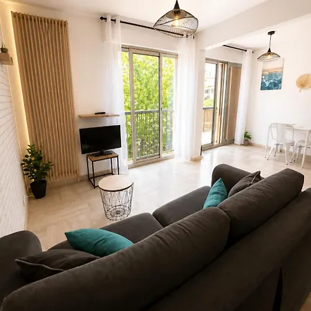 Apartment Grand Dans Avec Piscine Hyères