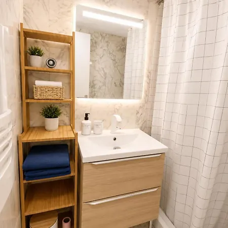 Apartment Grand Dans Avec Piscine Hyères
