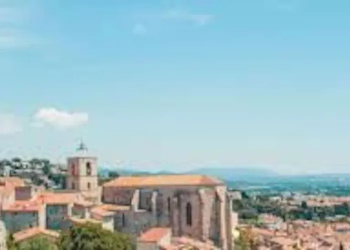 아파트 Grand Dans Avec Piscine 히에레