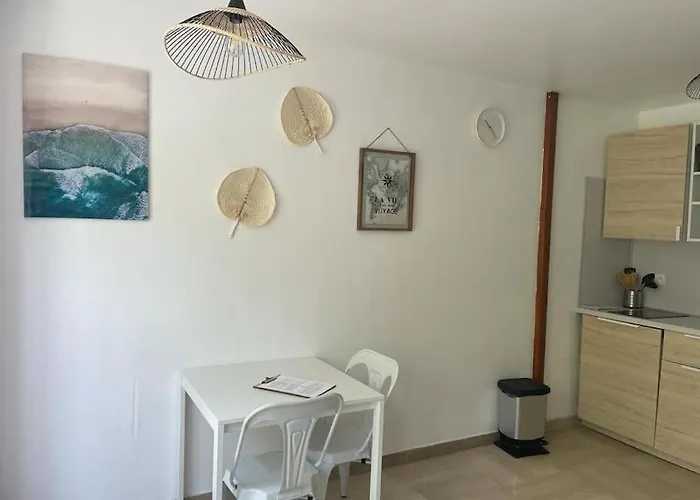 Grand Dans Avec Piscine 히에레